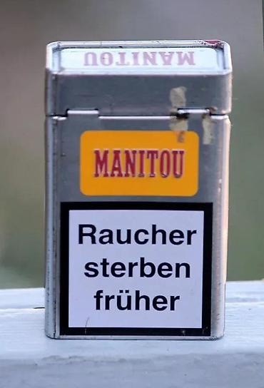 Upaljači i prateća oprema: MANITOU i CAMEL preklopna tabakera aluminijum. Cena za komad MANITOU — 5