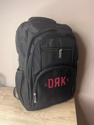 Sportske torbe i rančevi: 07. ranacevi 
40x28x15
3300 din — 6
