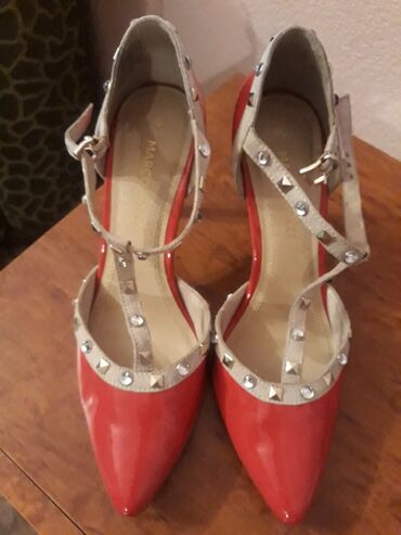 обувь женская 40: Продаю босоножки Marco Tozzi в идеальном состоянии. Размер 40. Каблук