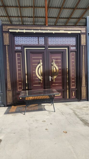 Другие строительные материалы: Металлические ворота с коваными элементами и навесом из поликарбоната — 20