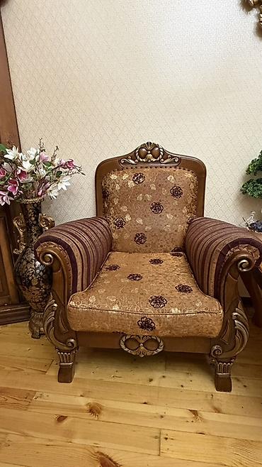 Klassik üslubda yumşaq mebel dəsti təqdim olunur. Real alıcılara
