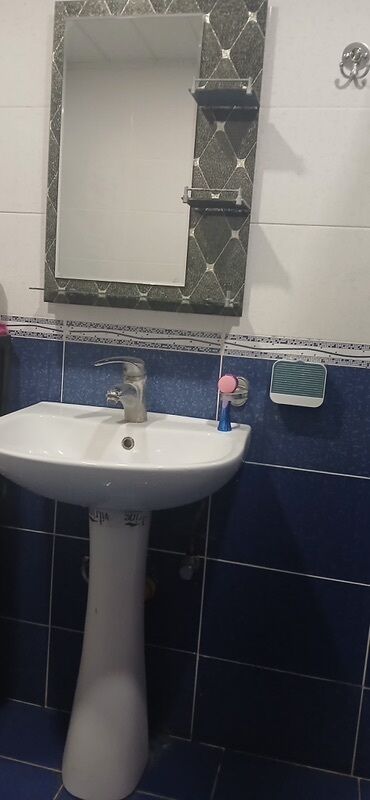 Кухонные мойки: Rəfli hamam güzgüsü müasir və praktik dizayna malikdir, hamam otağında