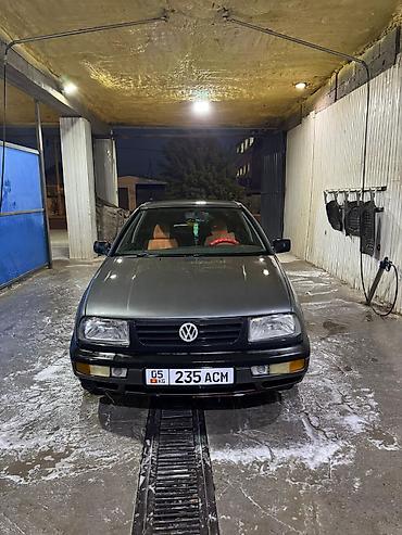 Volkswagen: Volkswagen Vento: 1992 г., 1.8 л, Механика, Бензин, Седан — 9