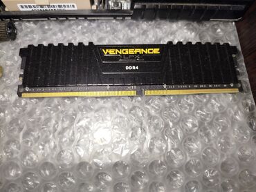 Другие комплектующие: Оперативная память (RAM) Corsair, 8 ГБ, 3000 МГц, DDR4, Для ПК