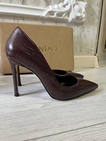 Qadın ayaqqabıları: Nisantasi markalı qadın klassik tufliləri - Model: stiletto, sivri — 1