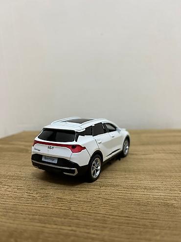 model 1: Kia Sportage mini model avtomobil - Miqyas: təqribi 1:32 (kompakt — 5
