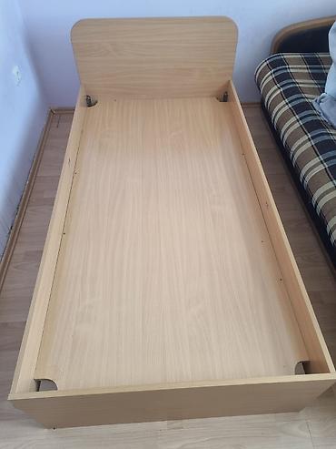 Hitno Na prodaju krevet samac 175x90 uz njega dajem dusek na kome jos