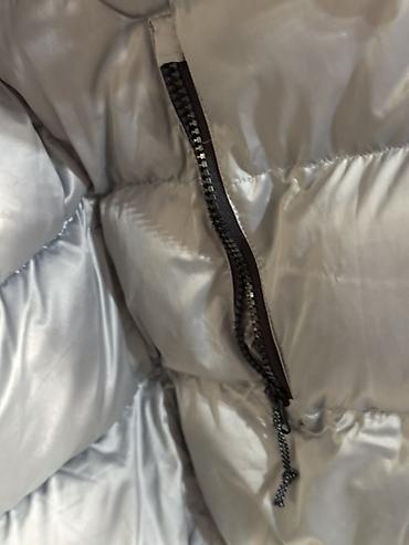 Пуховики и зимние куртки: Двусторонняя утеплённая куртка с капюшоном. Стоила 11500 отдаю очень — 2