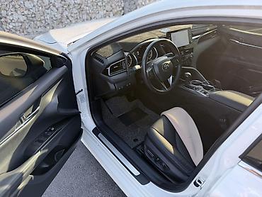 rolls royce phantom: Toyota Camry: 2023 г., 2.5 л, Вариатор, Гибрид, Седан — 9