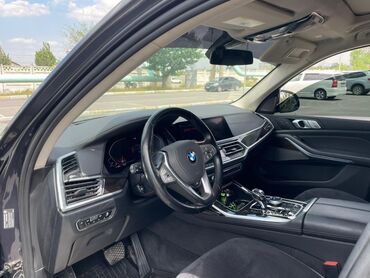 BMW: Просторный салон и вместительный багажник BMW X7 обеспечивают комфорт