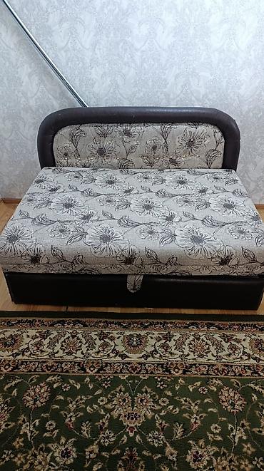 Компактный диван-кровать с мягким изголовьем. - Тип: раскладной
