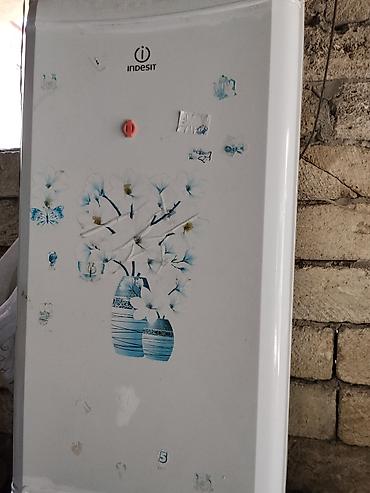 İşlənmiş 2 qapılı Indesit Soyuducu Satılır, rəng - Ağ, Dolab içi