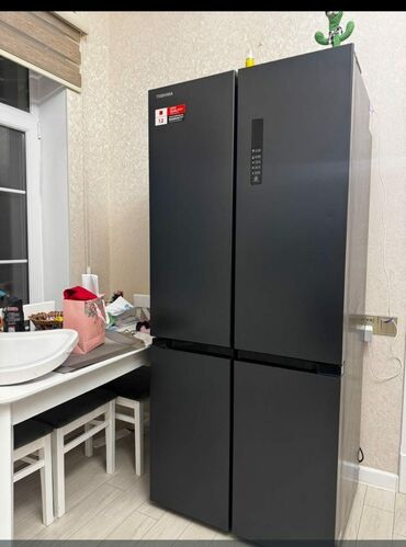 4 qapılı soyuducu: Б/у 4 двери Toshiba Холодильник Продажа, цвет - Черный