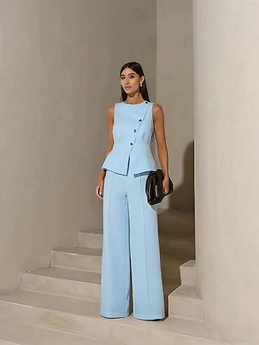 Kompleti: Komplet
Cena 3400
Vel.do 3xl
V28 — 4