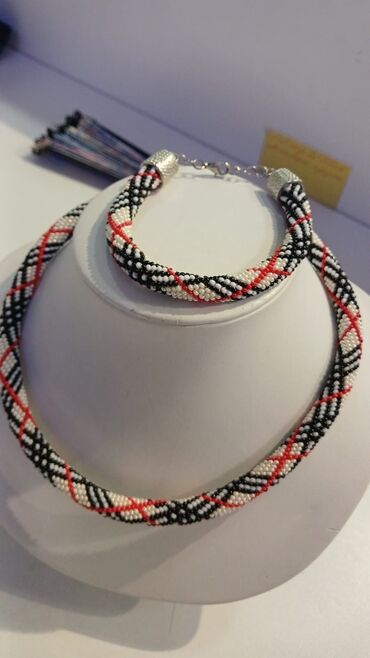 Bijuteriya dəstləri: Məhsul: Əl işi muncuq dəsti – boyunbağı və bilərzik - Dizayn — 2