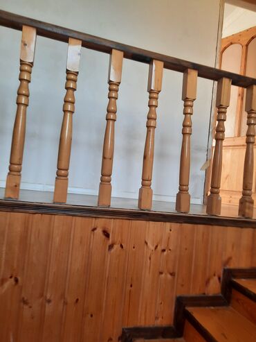 Digər taxta-şalban: Iki mərtəbəli evin daxilində taxta üzlü pilləkən və geniş hol sistemi — 8