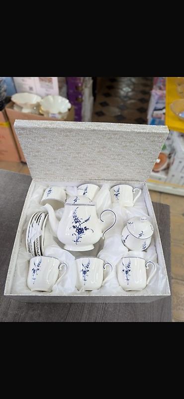 Чайный сервиз в подарочной коробке. Состав набора: - чайник с крышкой at lalafo.kg Чайный сервиз в подарочной коробке. Состав набора: - чайник с крышкой