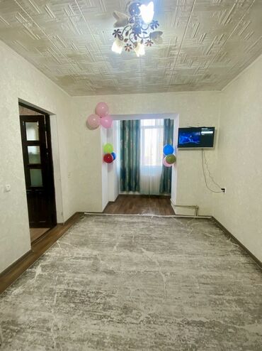 срочно продаётся 1 комнатная квартира в районе ошского рынка по улице молодая гвардия токтогула: 1 бөлмө, 53 кв. м, Жеке план, 5 кабат