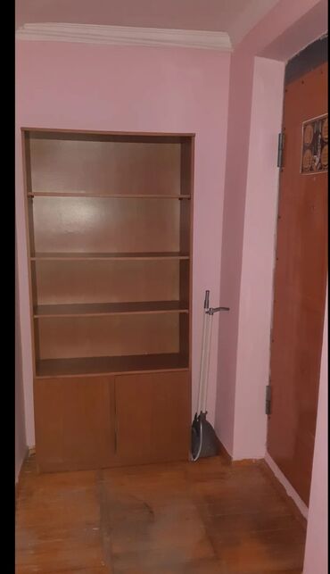 Uzunmüddətli kirayə mənzillər: Komidin: Kiçik ölçülü, bir neçə çekmecəli. - Radiator: Divara — 9