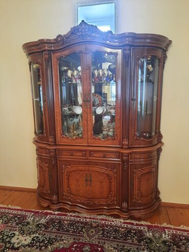 Çarpayılar: Açılan, 4 qapılı Düz dolab, Qorka