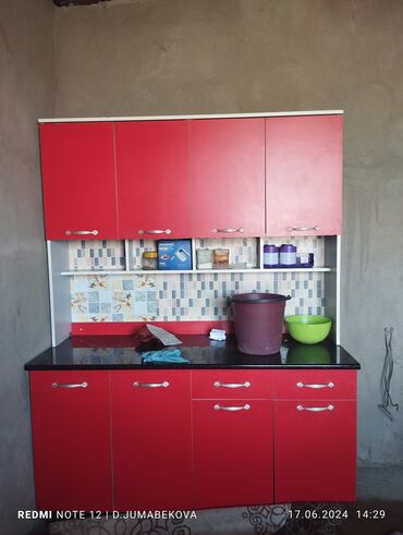 салонный мебель: Кухонный гарнитур, Шкаф, цвет - Красный, Б/у