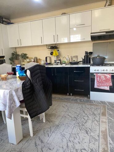 токмок дом продаю: Дом, 77 м², 2 комнаты, Агентство недвижимости, Евроремонт
