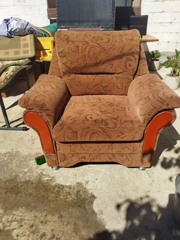 мебель в токмаке: Классическое кресло, Б/у