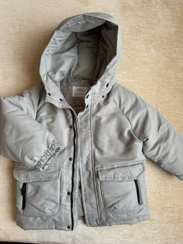 детские зимние куртки с капюшоном: Продам куртку детскую 
4-5 лет, 110 см
С капюшоном