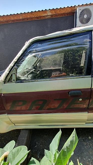 Другие детали кузова: Предлагается кузов автомобиля Mitsubishi Pajero. Включает заднюю дверь — 2