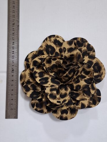 Broşlar: Leopard naxışlı, əl işi olan gül broşları. Paltolara, şərflərə və ya -da lalafo.az — 15 Broşlar: Leopard naxışlı, əl işi olan gül broşları. Paltolara, şərflərə və ya — 15