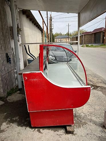 modul tipli ev: Qırmızı rəngli soyuducu vitrin satılır. Market, ərzaq dükanı, qəssab — 2