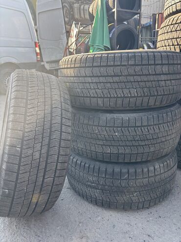 Шины: Шины 225 / 50 / R 17, Зима, Б/у, Комплект, Легковые, Япония, Bridgestone — 1