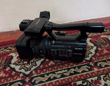 видеокамера sony hdr cx700e: Профессионалная видео камера сатылат NX-CAM 100 . Аккумулятор 2шт
