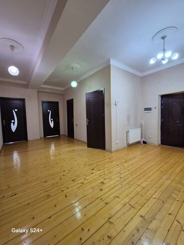 продать квартиру без посредников: Yeni Yasamal, 3 otaqlı, Yeni tikili, m. İnşaatçılar, 135 kv. m