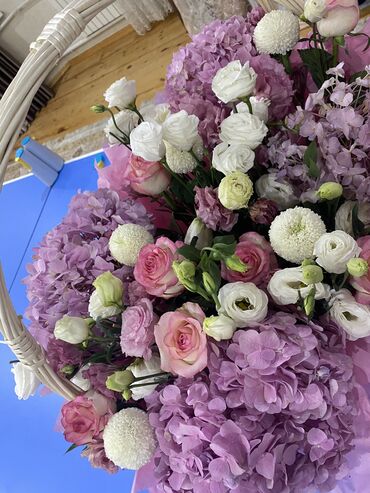 шоколадный букет цена: Продаю цветы 
Букет в корзинке