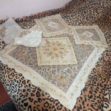 Digər tekstil: Germaniyani. dekor. süfräläri. qızılı. daşlarla. bäzädilmiş — 12