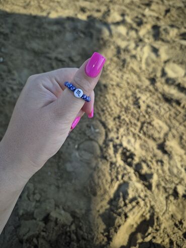 Üzüklər: Muncuqlu üzükler bürclerle cütü 1 manat,sadesi 0,50 qepik.her rengi — 17