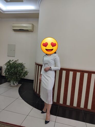 ağ donlar instagram: Bir çiyni zərif qaşlarla işlenmisdir.Razmer S-L kimi olur.1 defe