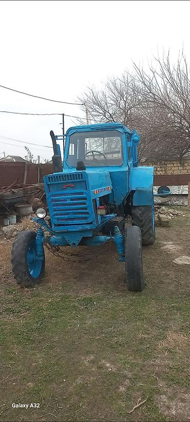 avto aksesuarlari: Mavi rəngli təkərli kənd təsərrüfatı traktoru. - Kabinli, ön və arxa — 2