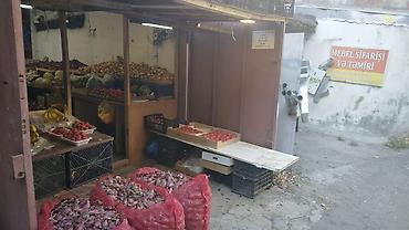 Qida məhsulları: Meyvə-tərəvəz köşkü – geniş assortiment Təzə və gündəlik gətirilən: - — 1