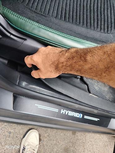 BYD: BYD Qin Plus DM-i sedan - Kuzov: aerodinamik sedan, boz metalik rəng — 12