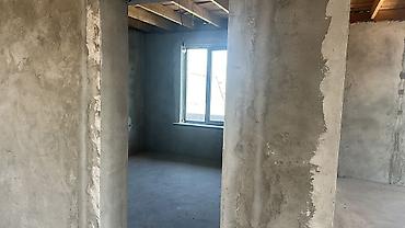 жер маян: 🏡 САТЫЛАТ! ЗАМАНБАП ЖАНА КЕҢ ҮЙ 📍 Үйдүн жалпы аянты: 185 м² 🏠 Эки — 8