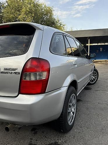 байд машина: Mazda Familia: 2002 г., 1.6 л, Кол менен иштөөчү, Бензин, Хетчбек — 5