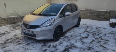 Honda: Honda Fit: 2013 г., 1.3 л, Вариатор, Гибрид, Хэтчбэк