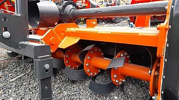 rotavator: Torpaq frezi. İş genişliyi 235 sm. Sağ sol hərəkətli tip. Türkiyənin — 2
