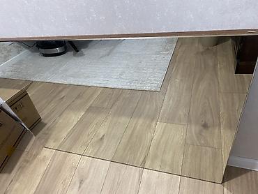 зеркало для дома: Зеркало 105х75 см 
Есть 2 небольших скола — 2