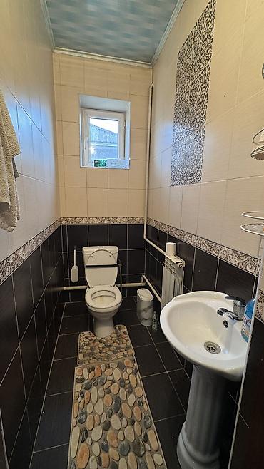 Продажа коттеджей и домов: Продаётся двухэтажный жилой дом с отдельным входом и крыльцом. Вместе — 8