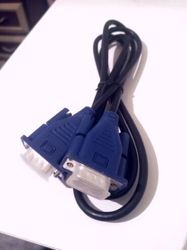 Digər kompüter aksesuarları: VGA kabel