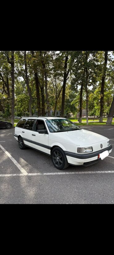 срочно в связи с переездом: Volkswagen Passat: 1989 г., 1.8 л, Механика, Бензин, Универсал