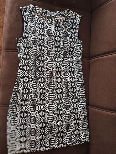 Tuflilər: Ayyaqqabilarin 2 si 30 azn donlarin.hamisi birlimde 50 azn Qadın geyim — 7